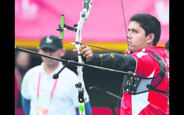 En la mira. Juan René Serrano viajó ayer a Corea del Sur a un campamento de entrenamiento de aproximadamente un mes. MEXSPORT / A. Macías