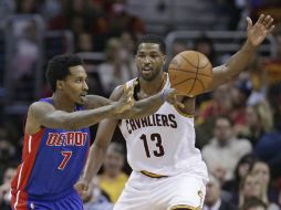 Brandon Jennings consigue anotar 25 puntos durante el partido. AP / T. Dejak