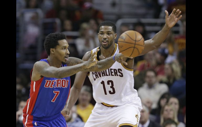 Brandon Jennings consigue anotar 25 puntos durante el partido. AP / T. Dejak