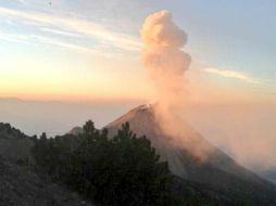 El Volcán de Colima registra este lunes por la mañana una exhalación de 600 metros de altura. TWITTER / ‏@PCJalisco