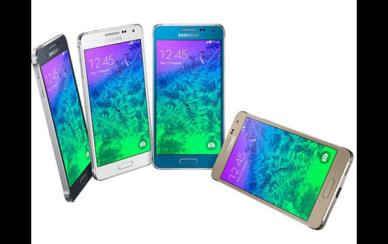 El Galaxy Alpha era uno de los primeros 'smartphones' con diseño metálico y el más elegante de la firma. ESPECIAL / samsung.com