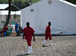 Los cadáveres de víctimas del virus son muy contagiosos por lo que se ha recomendado tener cuidado extremo de no tocarlos. AFP / F. Leong