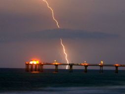 Las víctimas se refugiaban de la lluvia en un kiosco cuando fueron alcanzados por la descarga eléctrica. AP / ARCHIVO