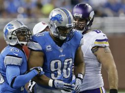 El gran talento de Ndamukong Suh (centro) se ha visto opacado por sus incidentes de rudeza innecesaria. AP / P. Sancya