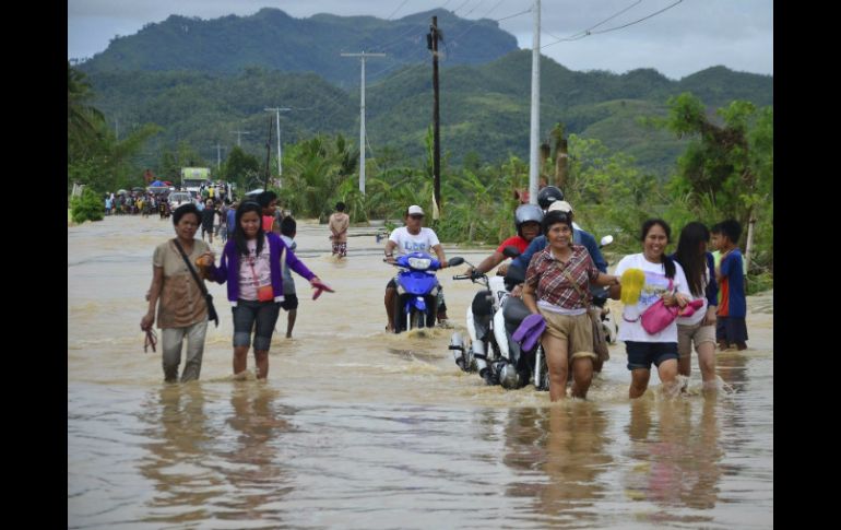 Las lluvias torrenciales han afectado en su mayoría al centro del país. EFE / R. Dejon