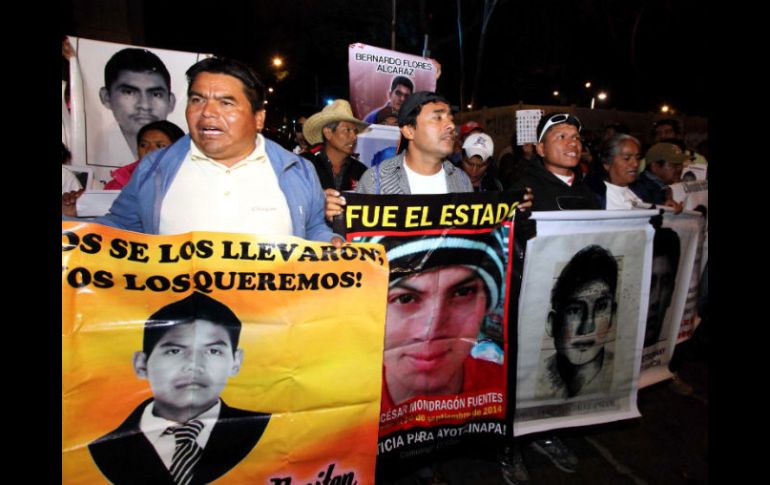 Los 43 de ayotzinapa fueron recordados con pancartas y consignas. SUN / C. Mejía