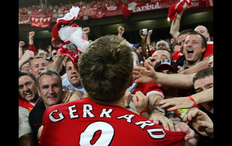 Gerrard se va con una Champions, pero nunca logró ganar una liga premier. AFP / T. Tinazay