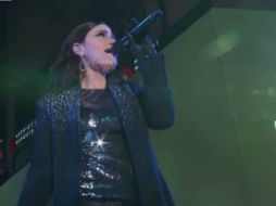 Idina Menzel participa en los festejos por el fin de año en Times Square. YOUTUBE / Live! 2015