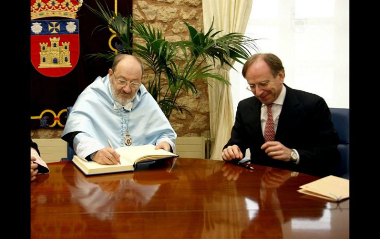 Entre las obras del célebre autor se encuentran 'El péndulo de Foucault', 'La isla del día antes' y 'El cementerio de Praga'. NTX / ARCHIVO