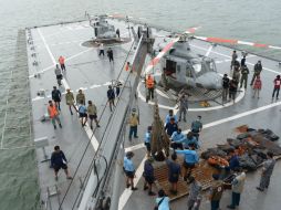 Equipos de recuperación han encontrado dos grandes partes del AirAsia 8501, que se estrelló en el mar con 162 personas a bordo. AFP / A. Berry