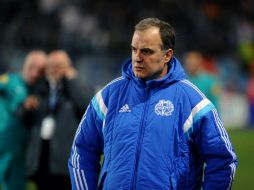 Marcelo Bielsa, DT del Olympique de Marsella, asumió la responsabilidad por la escandalosa derrota. AFP / J. Clatot