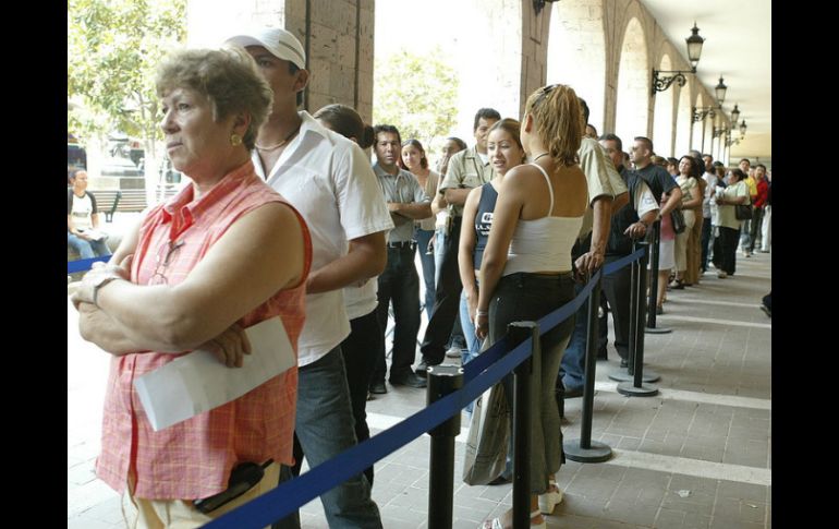 Los módulos del Instituto Nacional Electoral (INE) han comenzado a saturarse. EL INFORMADOR / ARCHIVO