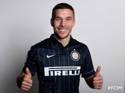 Lukas Podolski ya luce sus nuevos colores. TWITTER / @Inter