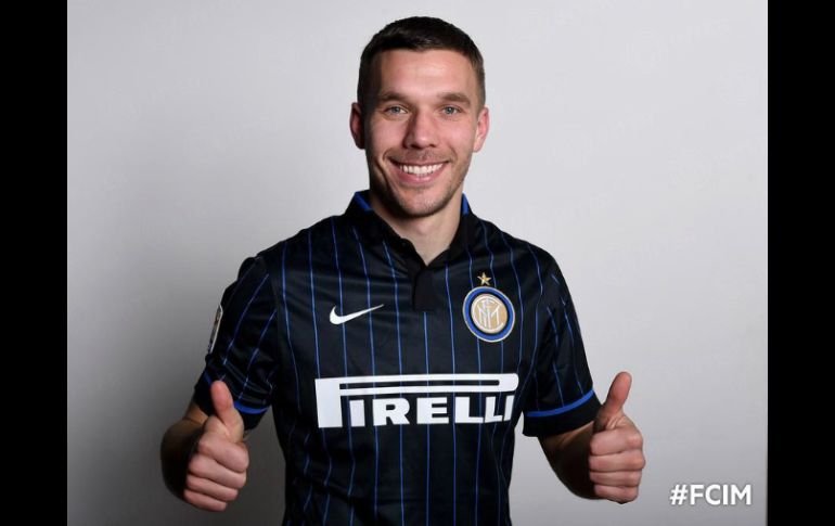 Lukas Podolski ya luce sus nuevos colores. TWITTER / @Inter