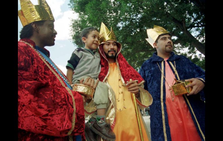 Los Reyes Magos se encuentran listos para visitar los hogares de los niños la noche de este 5 de enero. EL INFORMADOR / ARCHIVO