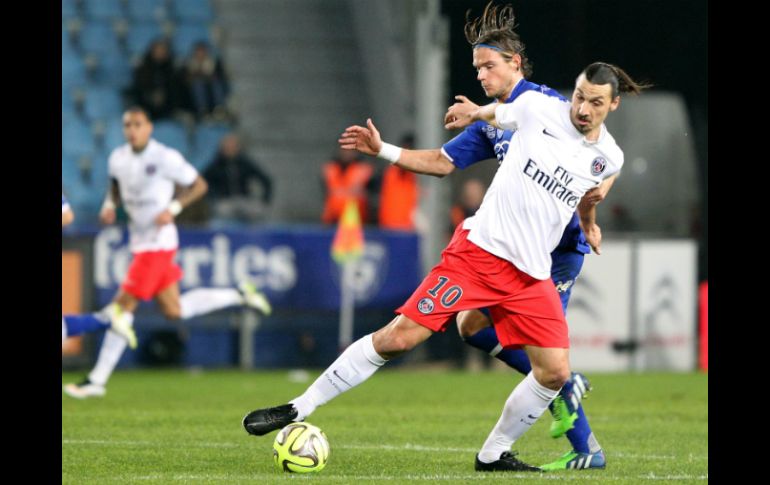 A pesar de que a los veinte minutos el PSG ya tenía ventaja de dos goles, un penal inició la remontada del Bastia. AFP / P. Casabianca