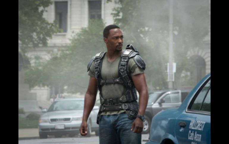 El actor estadounidense, Anthony Mackie, quien interpreta a Halcon en la cinta de Marvel, revela detalles en entrevista. ESPECIAL / marvel.com/captainamerica