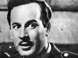 Antes de su muerte, Pedro Infante presentaba problemas de vista; en su licencia de piloto se le recomendaba usar lentes. ESPECIAL /