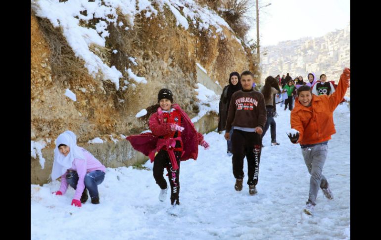 Unicef ha distribuido ropa de invierno y equipos de calefacción a más de 900 mil niños en Siria, Iraq, Líbano, Jordania y Turquía. EFE / ARCHIVO