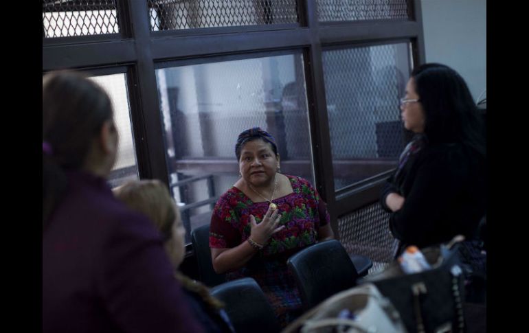 El jefe policial enfrenta un juicio por quemar vivos a todas las personas dentro de la embajada de España de Guatemala en 1980. EFE / S. Martínez