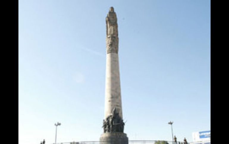 Glorieta de los Niños Héroes. A partir del 22 de enero el corredor de Avenida Chapultepec estrenará iluminación. EL INFORMADOR / ARCHIVO