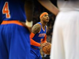 Carmelo Anthony brilló al marcar 25 puntos, pero no pudo evitar otra derrota de sus Knicks. AFP / G. Kirk