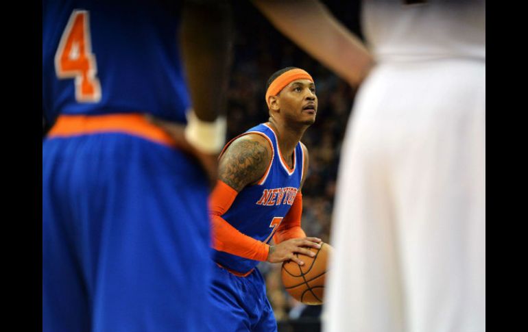 Carmelo Anthony brilló al marcar 25 puntos, pero no pudo evitar otra derrota de sus Knicks. AFP / G. Kirk