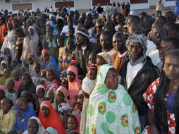 Sobrevivientes del ataque escuchan un discurso del presidente Goodluck Jonathan, en Maiduguri. AFP / O. Omirin