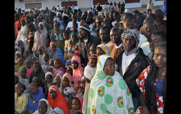 Sobrevivientes del ataque escuchan un discurso del presidente Goodluck Jonathan, en Maiduguri. AFP / O. Omirin