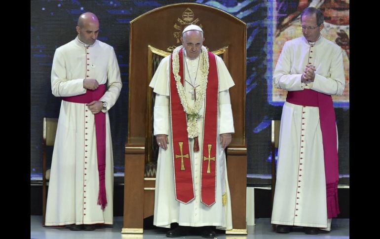 Francisco lamenta que el estilo de vida moderno destruye las más elementales exigencias de la moral cristiana. EFE / F. Malasig