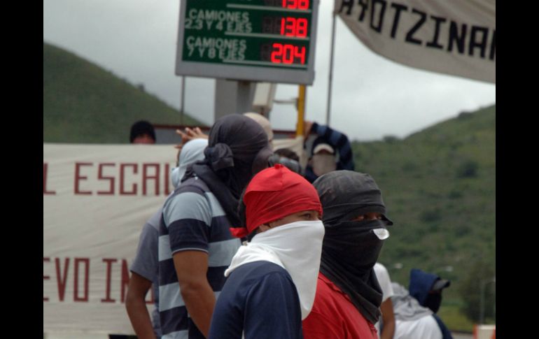 Aseguran que la toma de casetas, recurrente para obtener fondos para luchar por la justicia, ha sido tomada por muchos como negocio. NTX / ARCHIVO