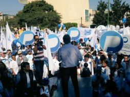 Petersen estuvo con simpatizantes en el Parque Amarillo. TWITTER / @AlfonsoPetersen