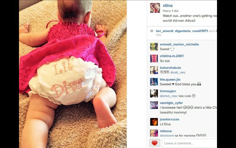 En su vestido se pudo observar el lema 'Lil Diva': 'La Diva'. INSTAGRAM / xtina