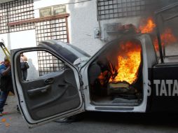 Al menos 150 policías antimotines resguardan la vía. AFP / J. Guerrero