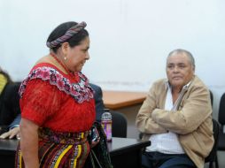 La Premio Nobel se congratuló de la sentencia dictada a Pedro García Arredondo (d). AFP / J. Ordonez