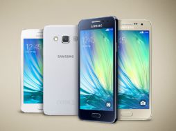 Mide 6.7 milímetros de grosor, pesa 123 gramos y tiene una batería de 2.300 amperios. ESPECIAL / samsung.com