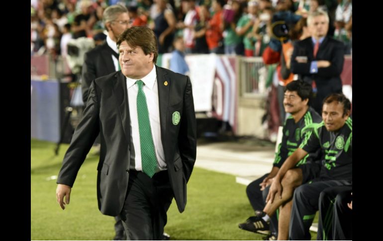 Miguel Herrera reconoce que no es sencillo considerar a jóvenes para el Tri mayor. EFE / ARCHIVO