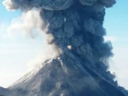 Según Protección Civil Jalisco, la exhalación en el Volcán de Fuego de Colima alcanzó los cuatro mil metros de altura. TWITTER / @PCJalisco