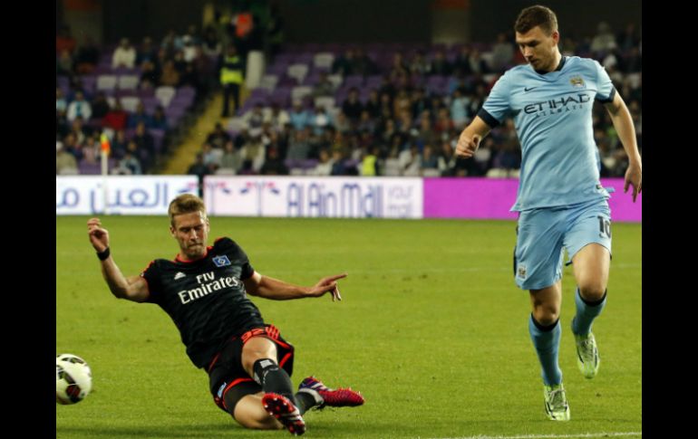 El bosnio Edin Dzeko anota el segundo gol al minuto 74 del partido. AFP / K. Sahib