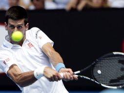 Las altas temperaturas no afectaron el buen juego del serbio Novak Djokovic frente al ruso Andrey Kuznetsov. EFE / B.Walton