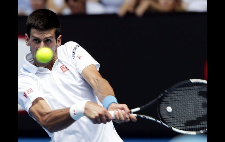 Las altas temperaturas no afectaron el buen juego del serbio Novak Djokovic frente al ruso Andrey Kuznetsov. EFE / B.Walton