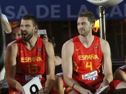 Marc (i) jugará en la quinteta del Oeste, Pau en la del Este. EFE / Zipi