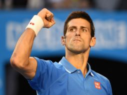 El tenista serbio Novak Djokovic tuvo un difícil comienzo en la tercera ronda del Abierto de Australia, pero se lleva el triunfo. AFP / W. West