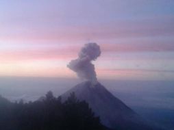 Protección Civil de Jalisco informa que el Volcán de Colima emitió durante la mañana de este sábado dos exhalaciones. TWITTER / ‏@PCJalisco