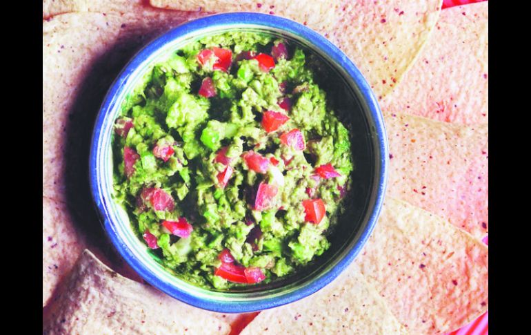 El dip mexicano a base de aguacate y cilantro es el preferido por los amantes del Super Bowl. AP /