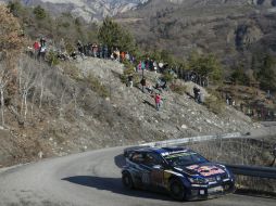 El triunfo supuso el tercero de Ogier en Mónaco, después del que logró en 2009. EFE / N. Mitsouras