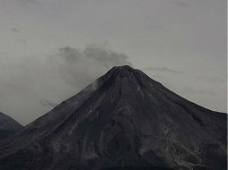 El Volcán de Colima ha tenido esta mañana dos exhalaciones de las cuales advierten posible caída de ceniza en municipios aledaños. TWITTER / @webcamsdemexico