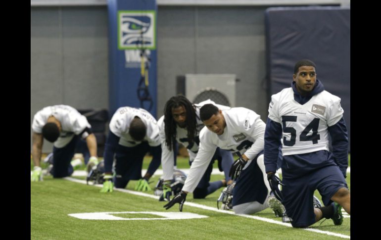 Jugadores de los Halcones se preparan para el Super Bowl que se realizará el próximo domingo. AP / T. Warren