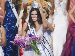 Santos felicitó a Vega minutos después de que concluyera la ceremonia. EFE / Miss Universe