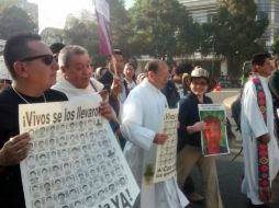 Solalinde se une a las protestas que se realizan en la Ciudad de México por los cuatro meses de la desaparición de los estudiantes. SUN / J. Boites